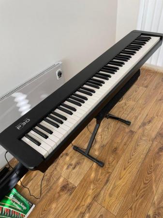 Image 2 of Technics sxp30 weighted keys stage piano and flight case