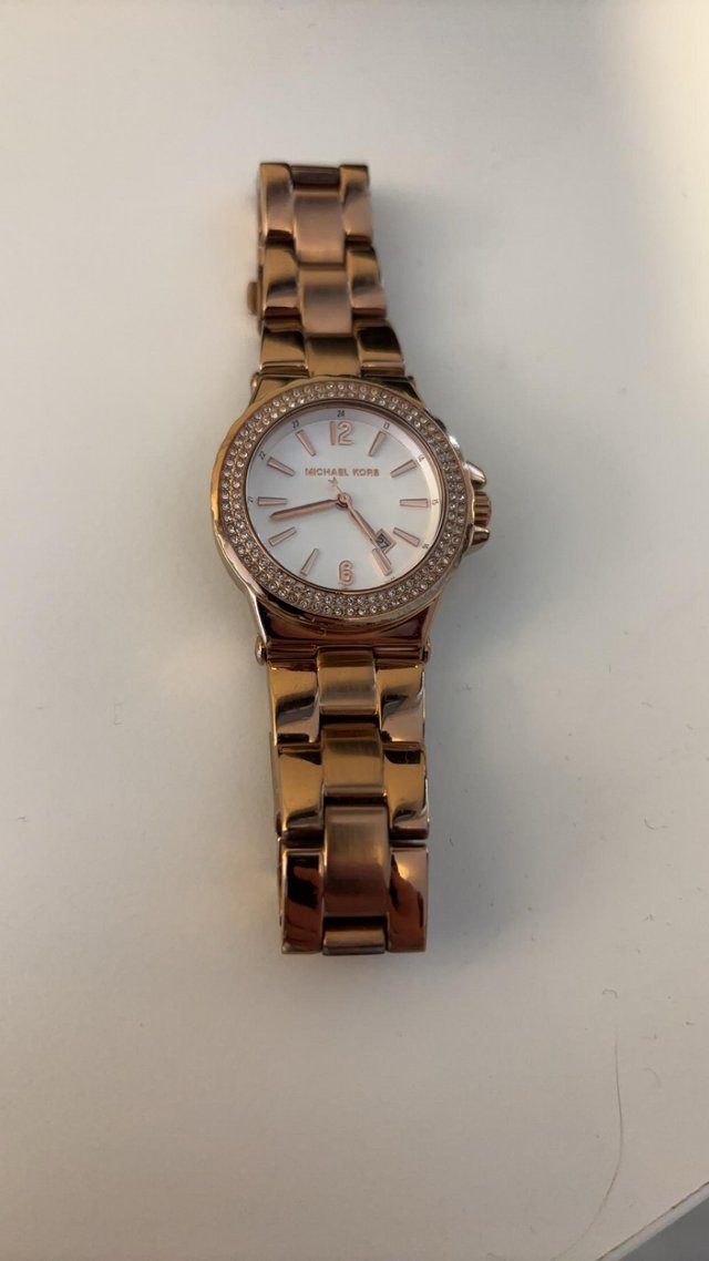 Preview of the first image of Woman’s Michael Kors Watch.
