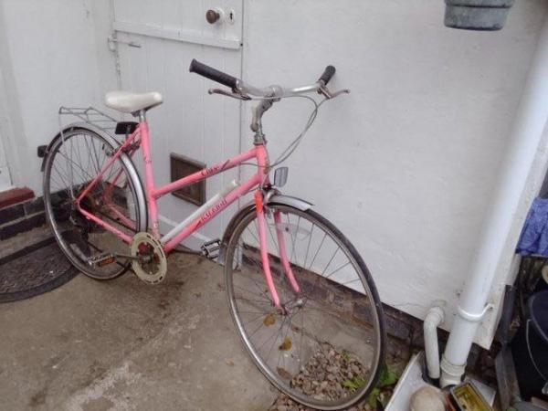 Image 2 of LADIES RALEIGH BICYCLE CHLOE PINK
