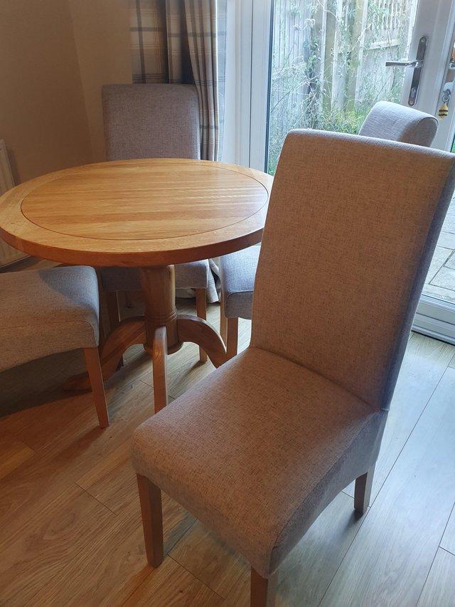 Preview of the first image of Solid Oak round table with 4 chairs.