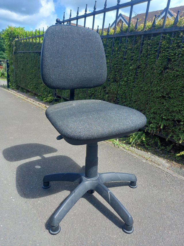 Preview of the first image of Small Swivel Office Chair.