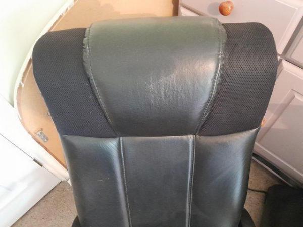 Image 3 of Gaming chair with built in speakers