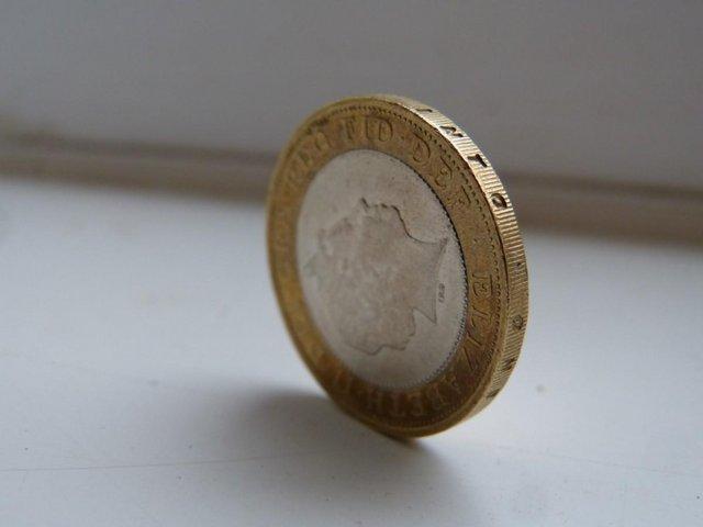 Preview of the first image of £2 coin2007 with minting fault.