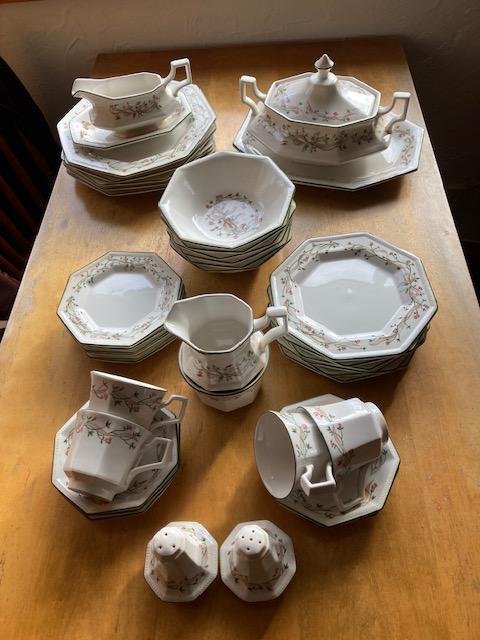 Preview of the first image of Johnson Bros Eternal Beau 40 piece Tableware Set.