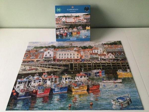 Image 2 of Gibson 1000 piece jigsaw titled Scarborough.