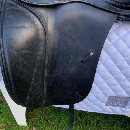 Image 3 of Kent & Masters 17 inch S-Series High Wither Dressage saddle