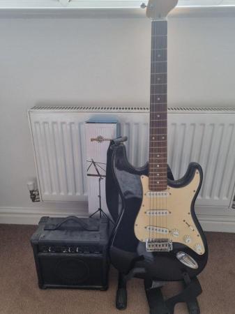Image 3 of Encore Electric guitar and amp