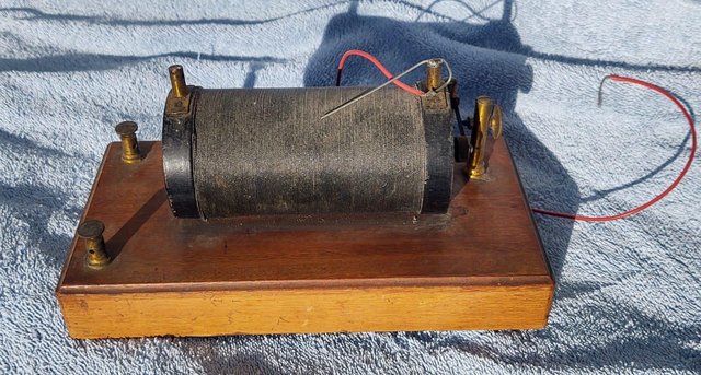 Image 2 of An Antique Scientific Electrotherapy Apparatus Device