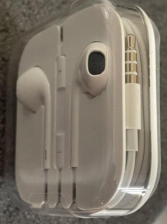 Image 2 of Brand new iPhone earphones with microphone