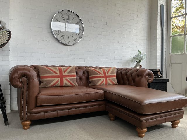 Saddle tan leather chaise loungue chesterfield sofa. Deliver — photo 2 of 4