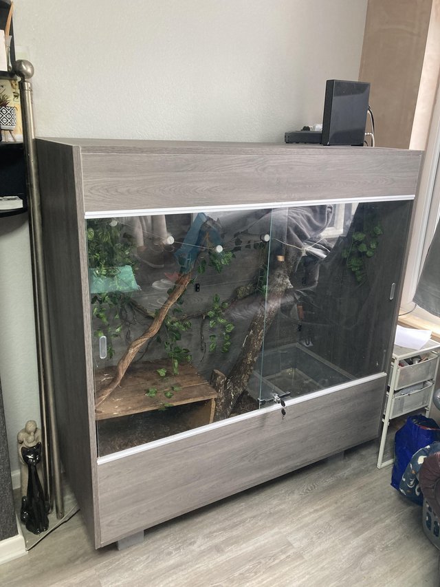 Preview of the first image of Bespoke made Large vivarium.