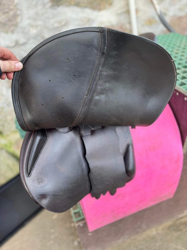 Preview of the first image of Deavacoux jumping Saddle 18’.