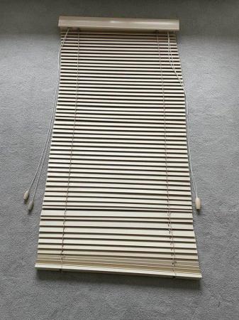 Image 3 of Venetian Blinds x 4. High Quality. Made of real wood, has sp