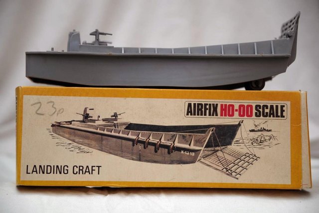 Image 2 of Airfix HO/OO scale Landing Craft with box
