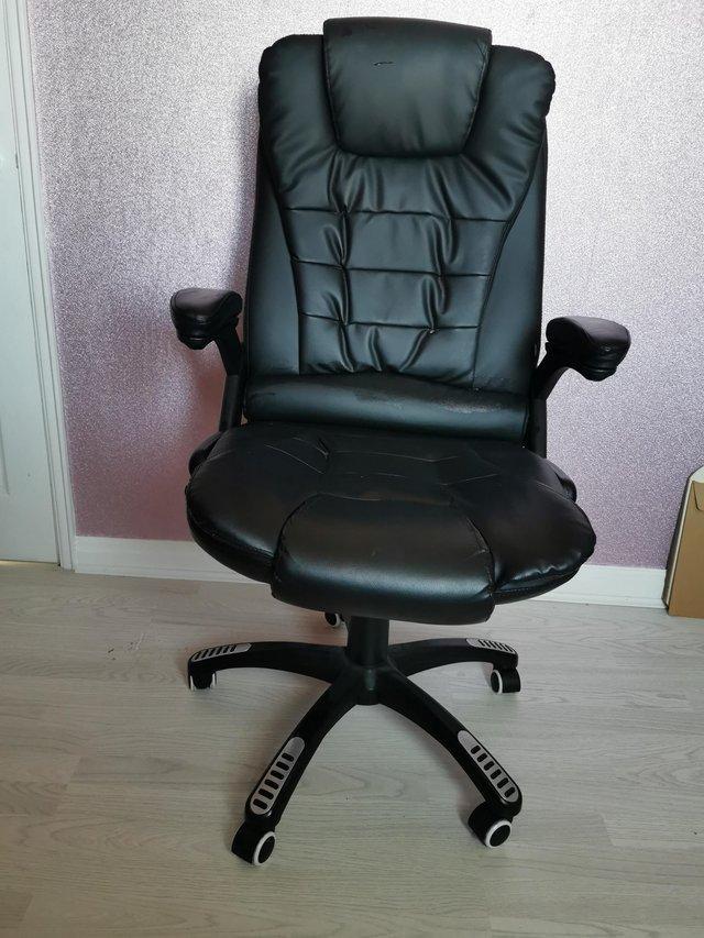 Preview of the first image of Executive office chair in PU leather.