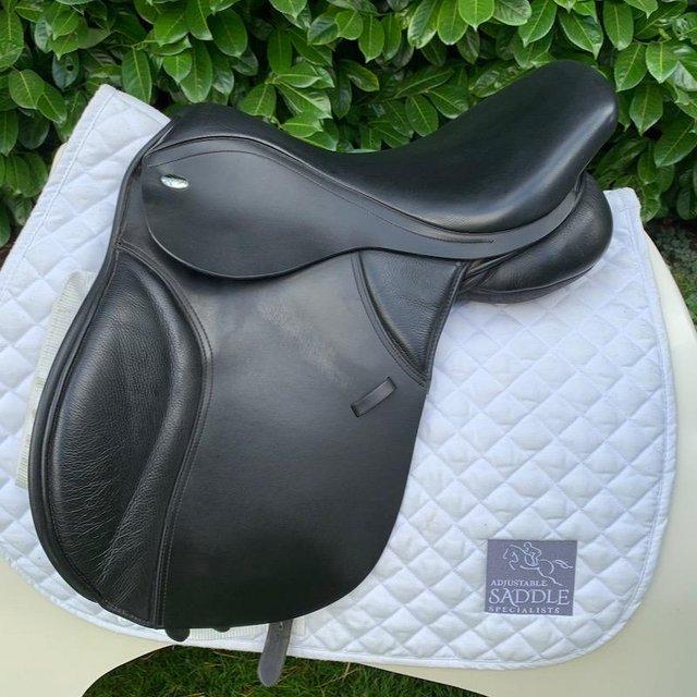 Preview of the first image of Thorowgood T8 17 inch Cob saddle.