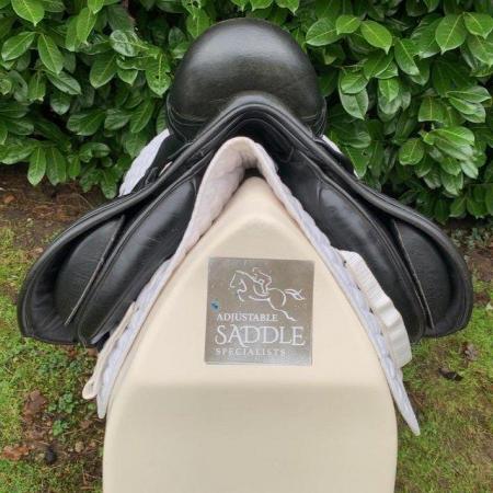 Image 5 of Kent & Masters 17” S-Series High Wither Compact saddle