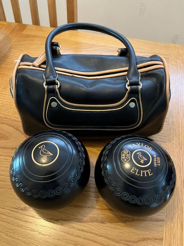 Preview of the first image of 2 x Taylor Elite bowls (size 3) including bag.