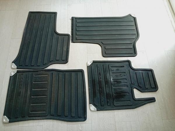 Image 2 of Random Rover genuine rubber mats
