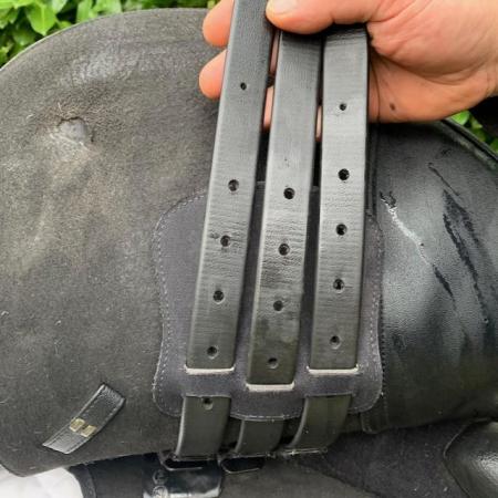 Image 14 of Wintec 17.5 inch black jump saddle (S3026)