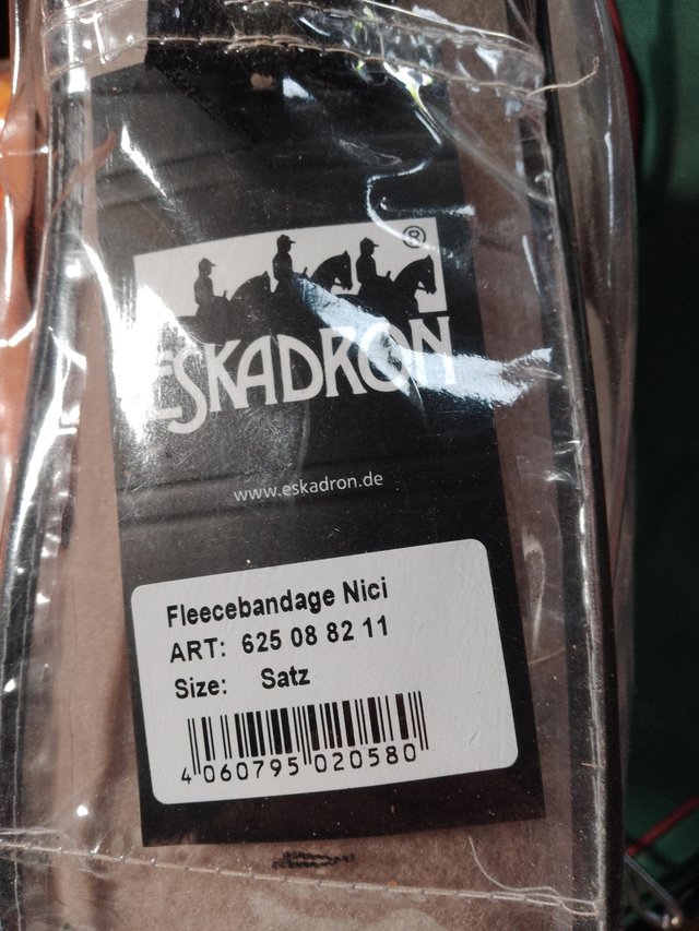 Preview of the first image of Eskadron Fleece bandages and covers.