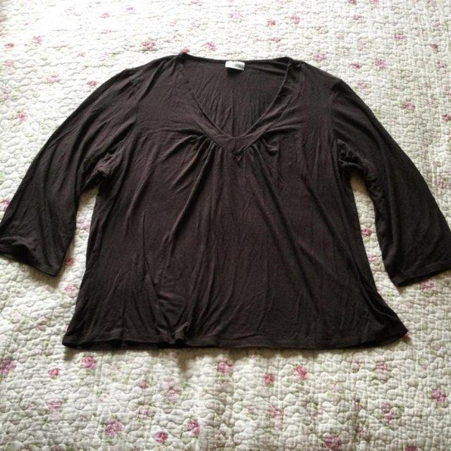 Preview of the first image of YOURS Choc Brown Gathered V Neck 3/4 Sleeve Top, size 24..
