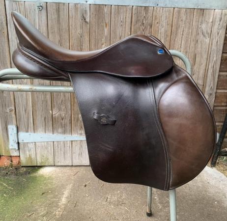 Image 6 of 17 inch wide brown leather Dever GP Saddle