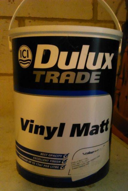 Preview of the first image of Dulux Trade Vinyl Matt 5l Vanilla Mist BN.