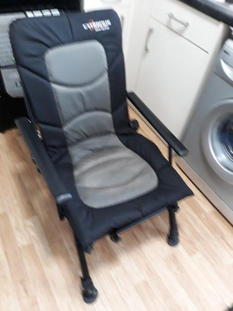 Preview of the first image of Cyprinus whole hog chair.
