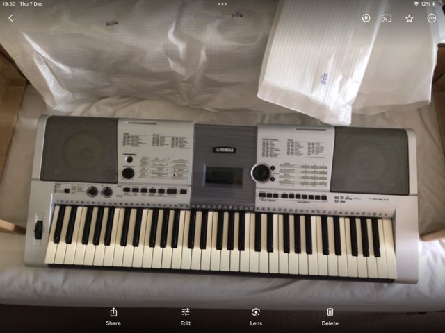 Preview of the first image of YAMAHA PSR E403 keyboard.