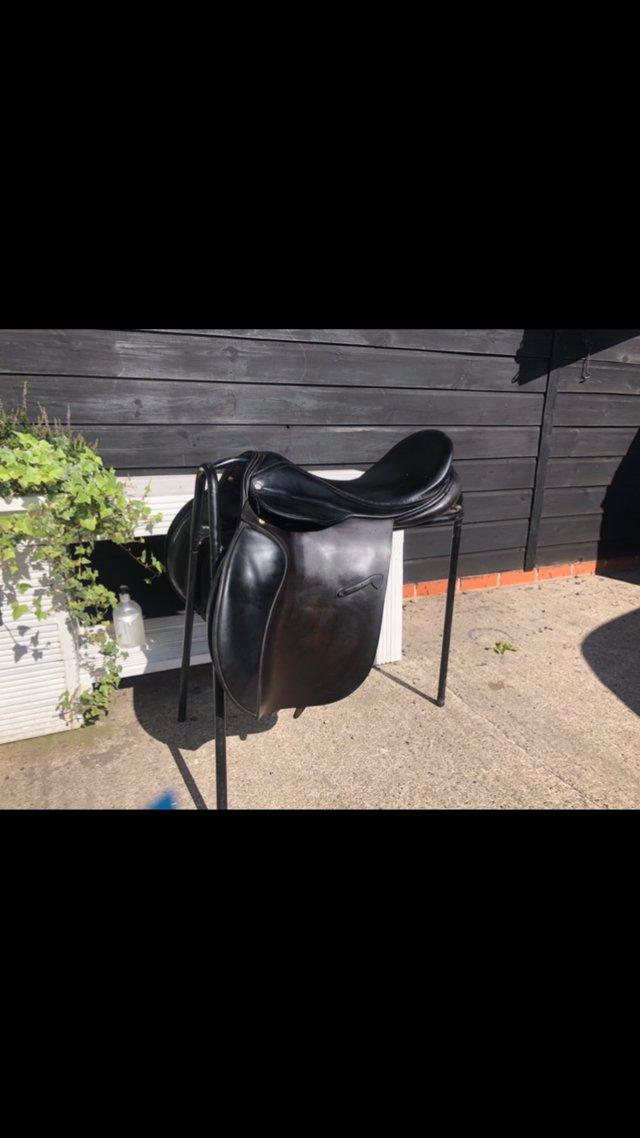 Preview of the first image of Jeffries 17 inch black falcon saddle.