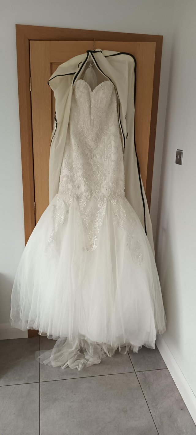 Preview of the first image of True bride wedding dress.