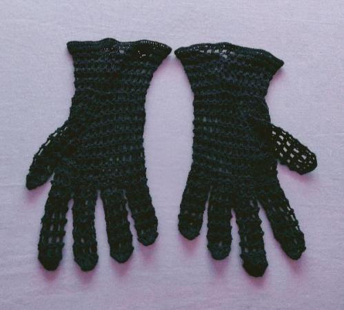 Image 2 of Beautiful Vintage Pair Of 1970's Navy Lace Gloves