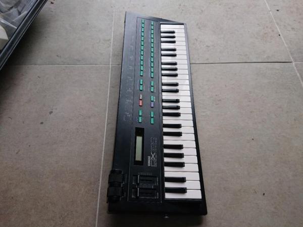 Image 2 of Classic 1980s Yamaha DX100 synthesizer in great condition