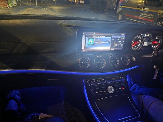 Mercedes E220D Amg line premium Auto convertible — photo 2 of 3
