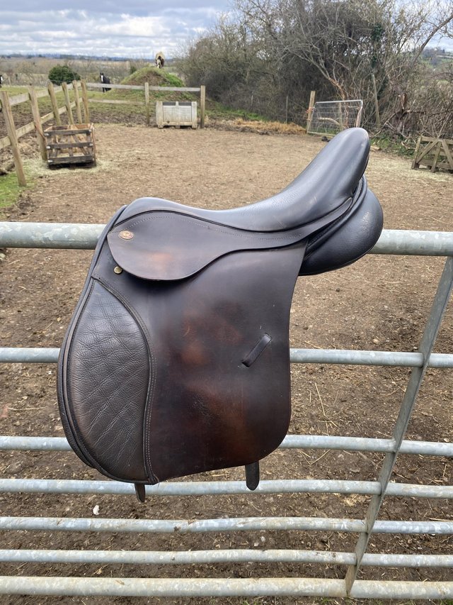 Preview of the first image of 17” Kent and Masters saddle.