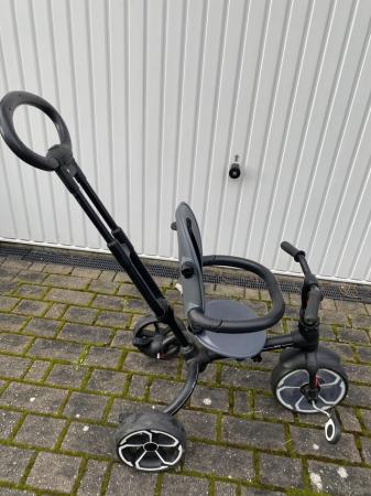 Image 2 of Smyths Toys Black toddlers tricycle with adult push bar