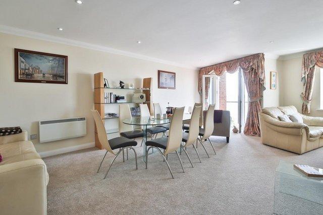 Image 2 of Luxury Holiday Apartment Poole Dorset BH15 1HS