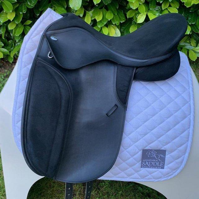 Preview of the first image of Thorowgood T4 17.5 inch dressage saddle (S3195).
