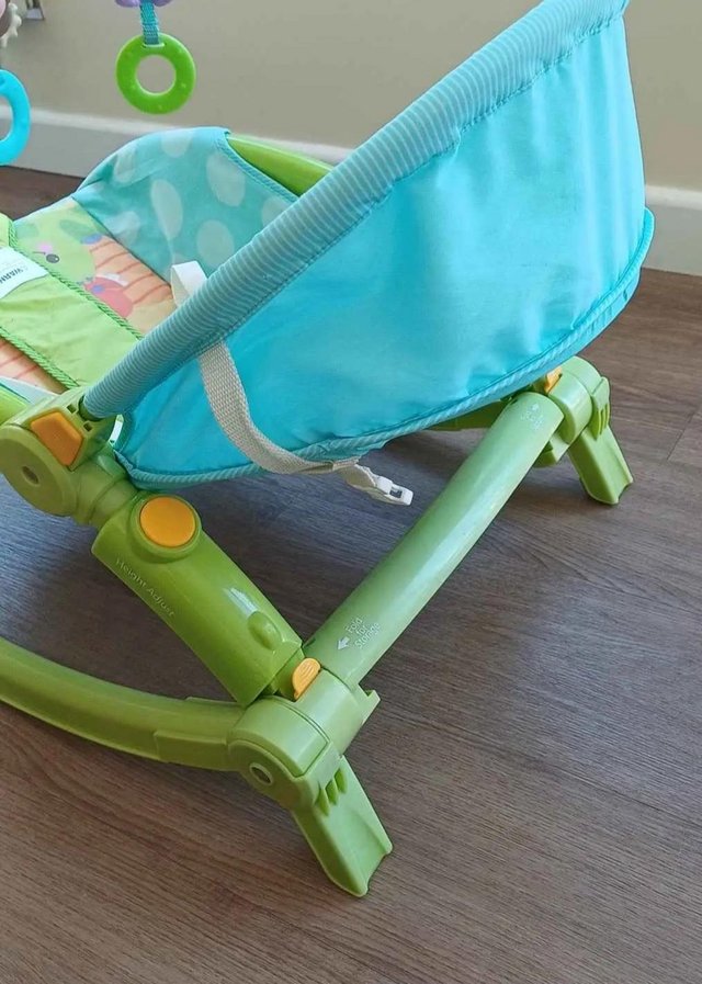 Fisher-Price Vibrating Baby Rocker/Chair — photo 3 of 3