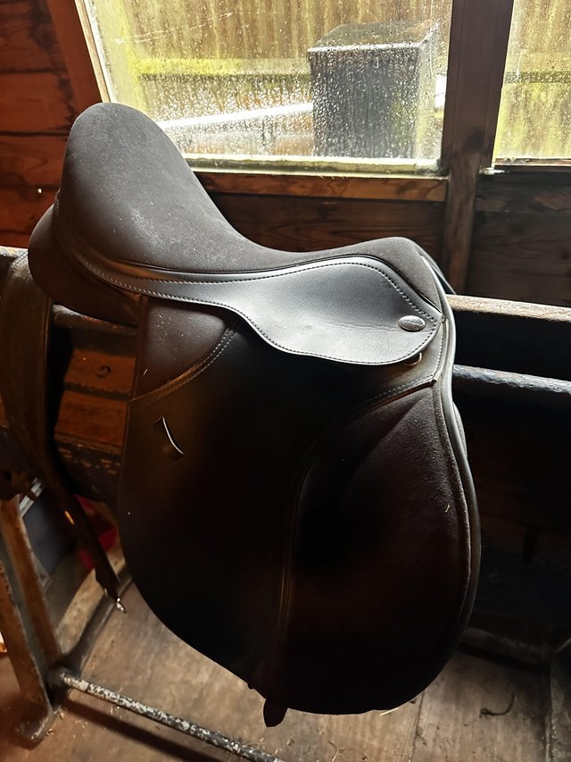 Preview of the first image of Thoroughgood t4 high wither gp saddle.