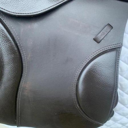 Image 15 of kent and masters s series 17.5 inch jump saddle