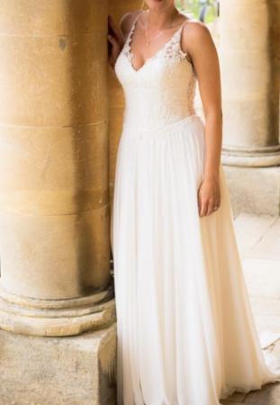 Image 2 of Beautiful Amanda Wyatt Wedding dress