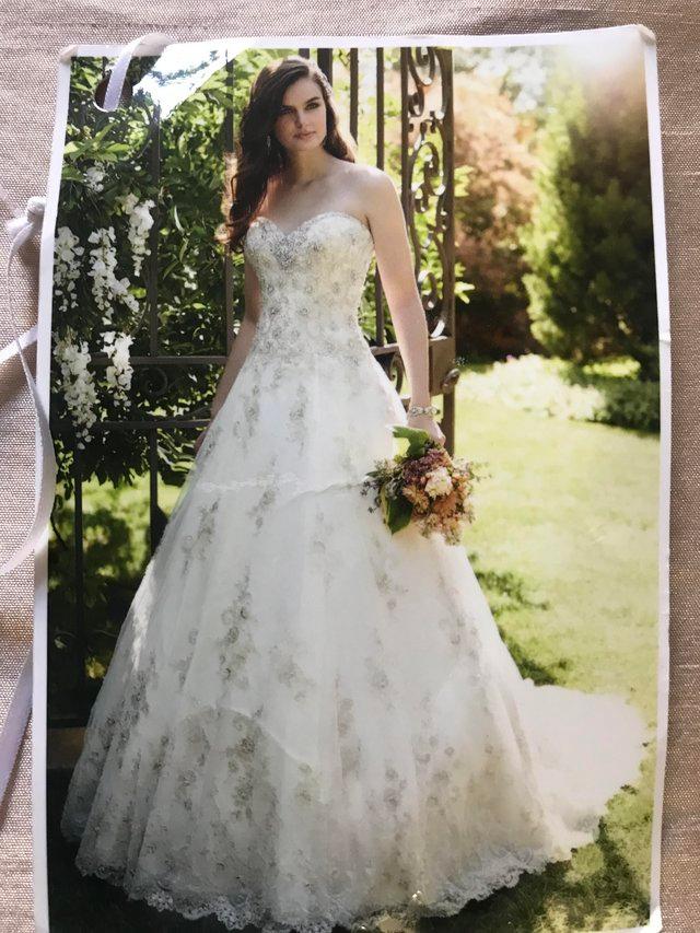 Preview of the first image of Beautiful Wedding dress - Essence.