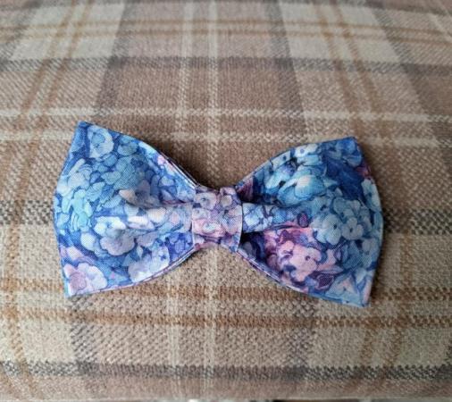 Image 3 of Brand new L/XL dog collar and bowtie, pretty floral fabric