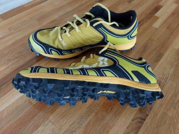Image 2 of Innovate Mudclaws mens running trainers.