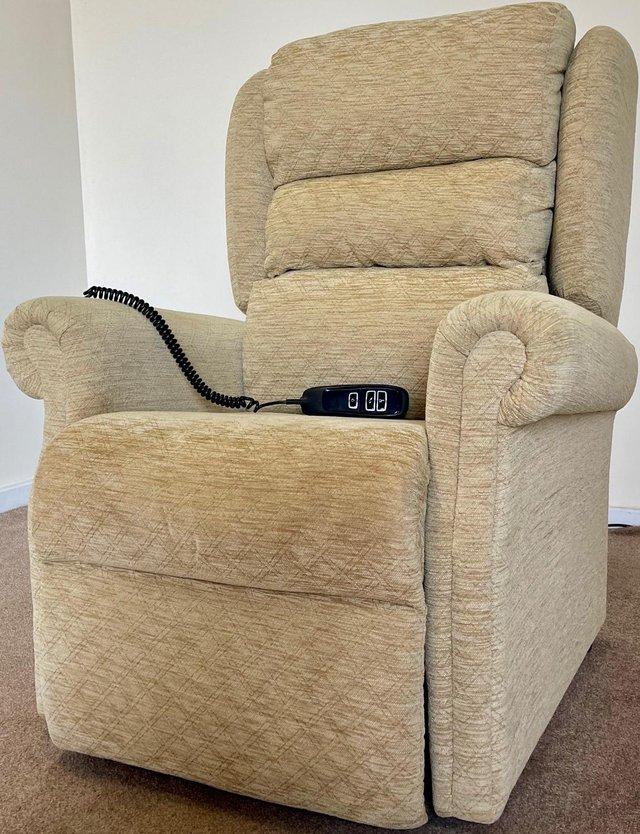 Preview of the first image of PRIMACARE ELECTRIC RISER RECLINER BROWN BEIGE CHAIR DELIVERY.