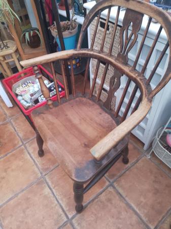 Image 2 of Old wooden decorative chair