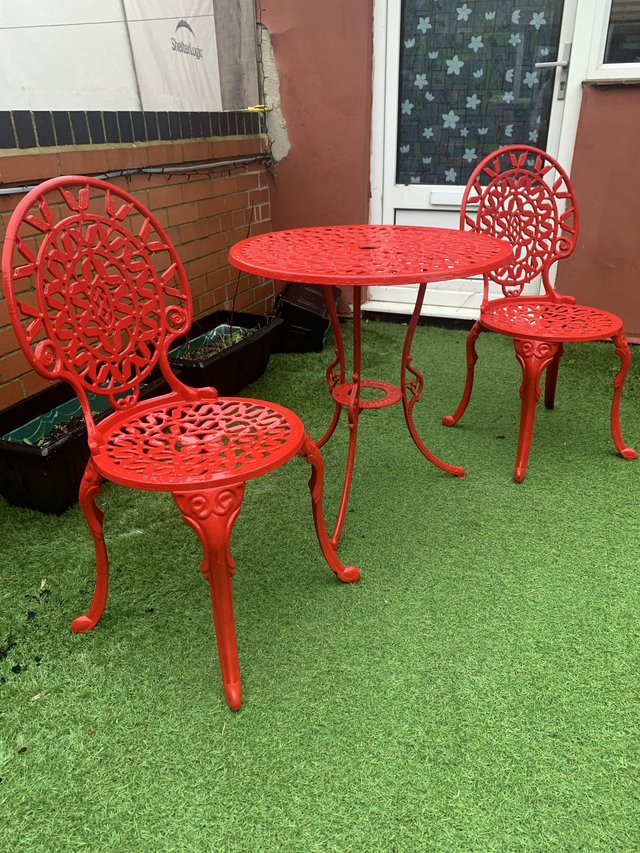 Preloved garden discount table and chairs