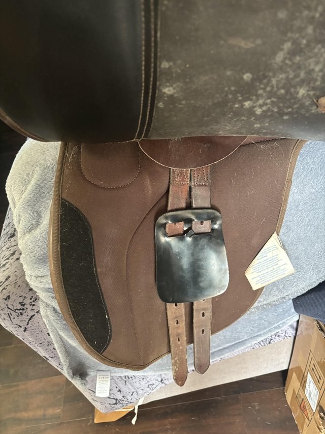 Preview of the first image of 17.5 inch brown English leather eclipse saddle.